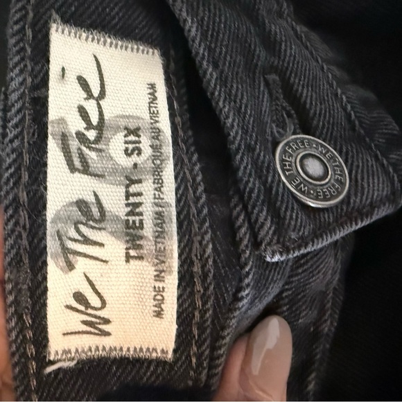 Free People We the Free mid rise black distressed denim jean shorts size 26 - Picture 5 of 6